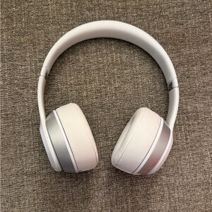 Beats Solo Wireless Headphones — New Ear Pads + Charger
